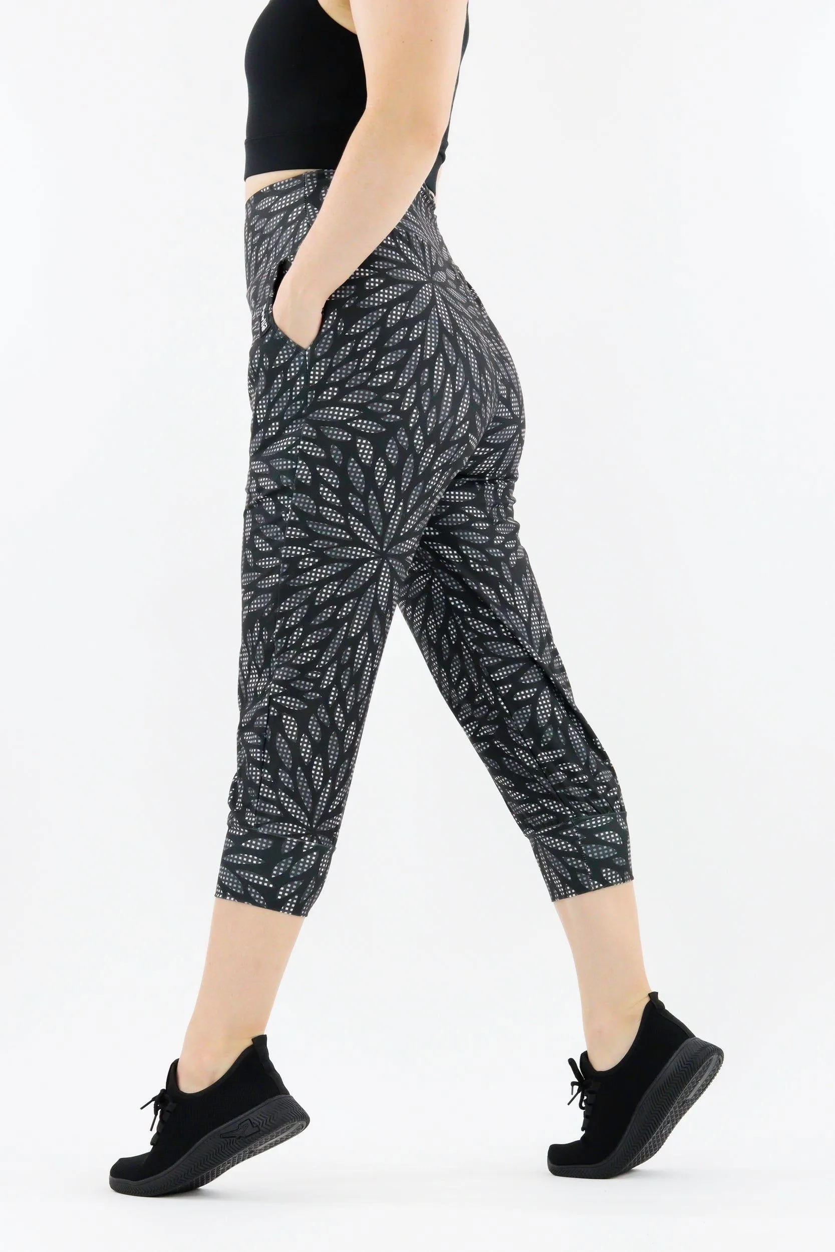 Glitzy Delilah - Hybrid - Pocket Capri Joggers 1.0