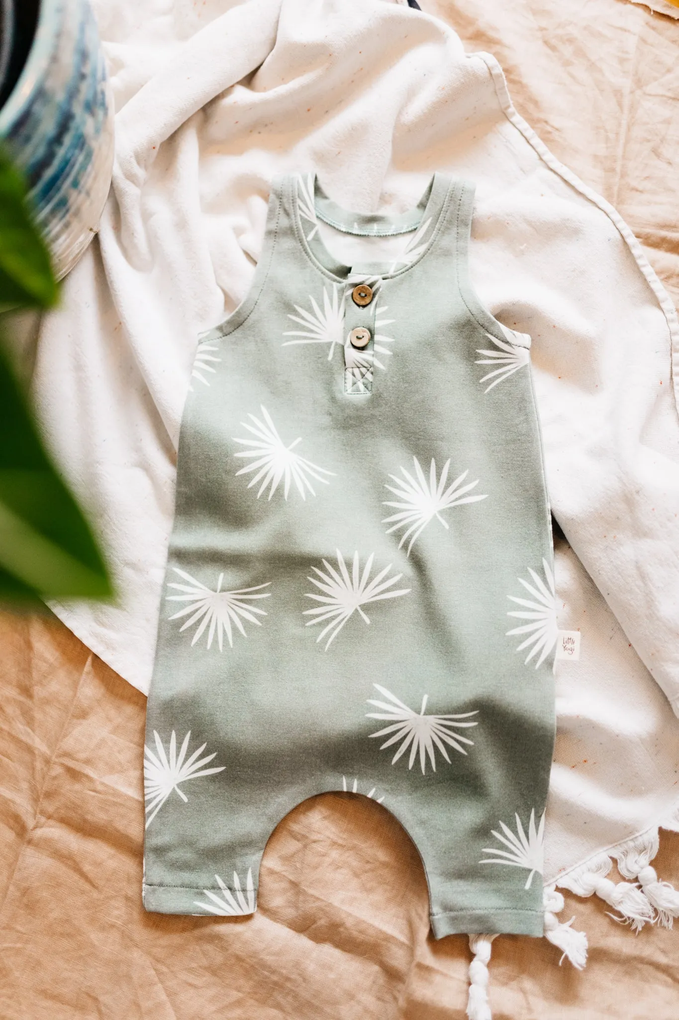Romper de Little Yogi - Little Palm Leaf