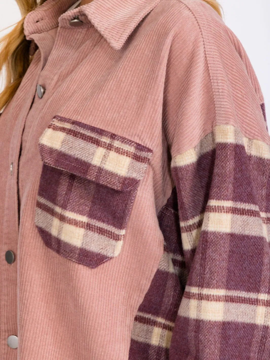 WOMEN'S LONG SLEEVES BUTTON UP FRONT POCKET PLAID OVERSIZED SHIRT
