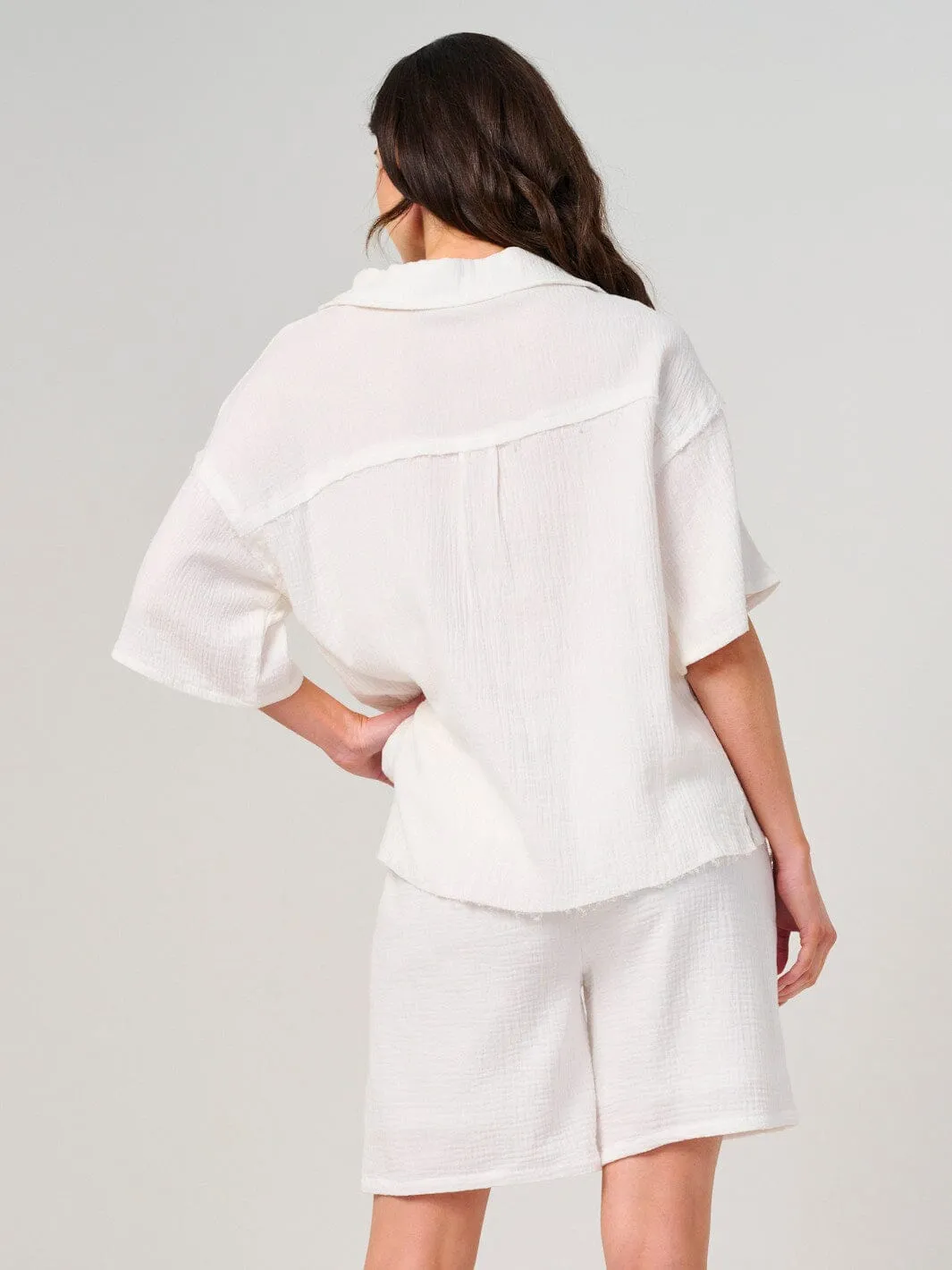 WOMEN'S SHORT SLEEVE BUTTON UP FRONT POCKETS TOP