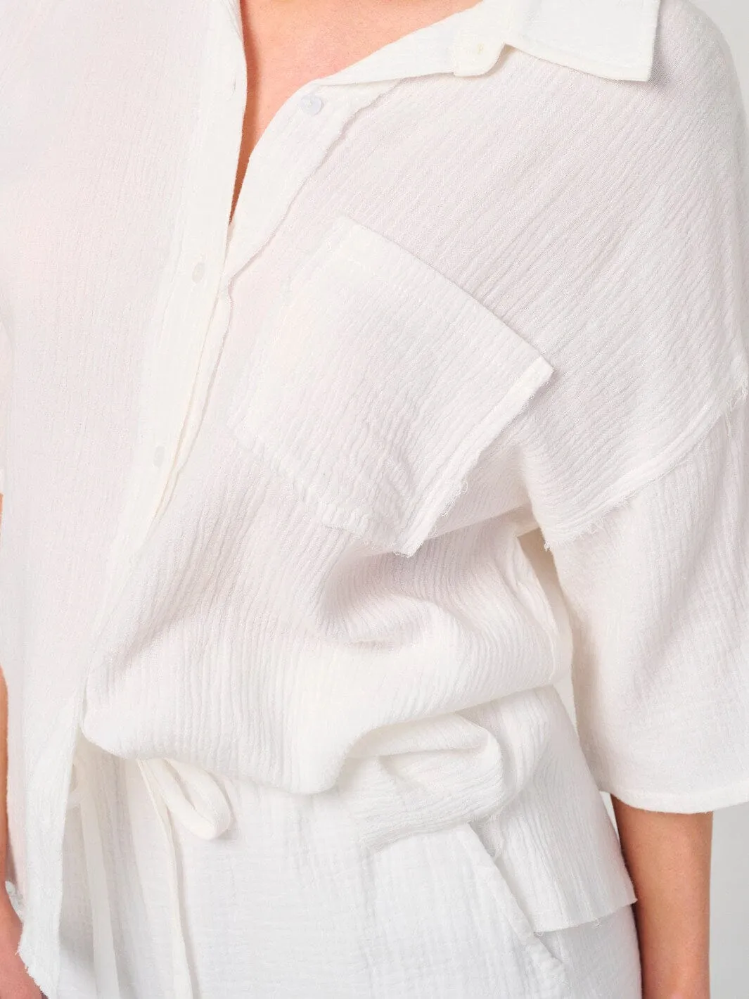 WOMEN'S SHORT SLEEVE BUTTON UP FRONT POCKETS TOP